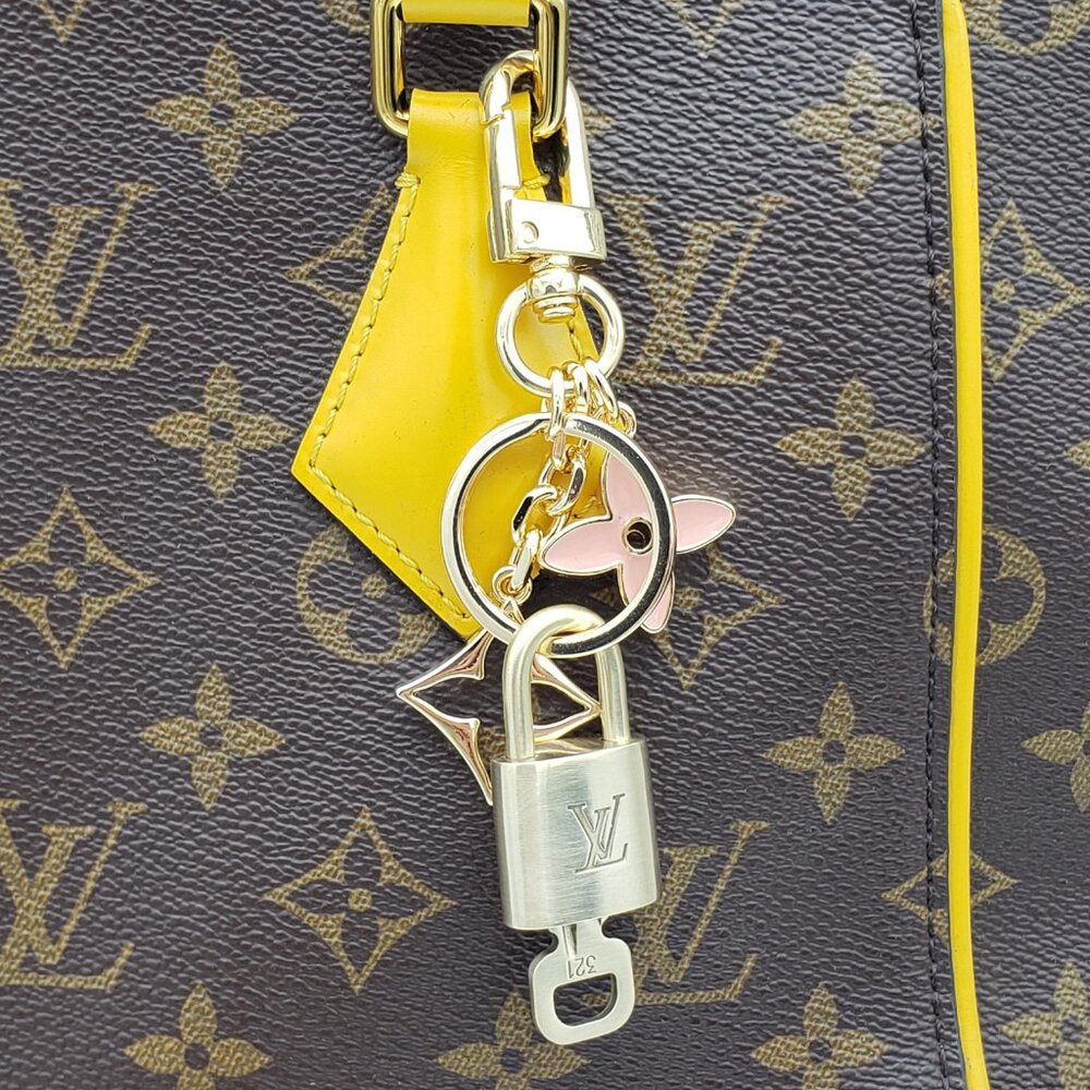 Authentic Louis Vuitton Gold Lock 🔒 Keychain Bag Unbranded Flower Charm LV - Picture 10 of 10